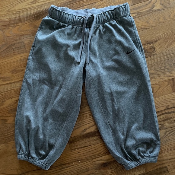 Nike Therma-Fit Capri Jogger, Mid-Rise, pockets, drawstring waist, Women’s - Picture 1 of 7